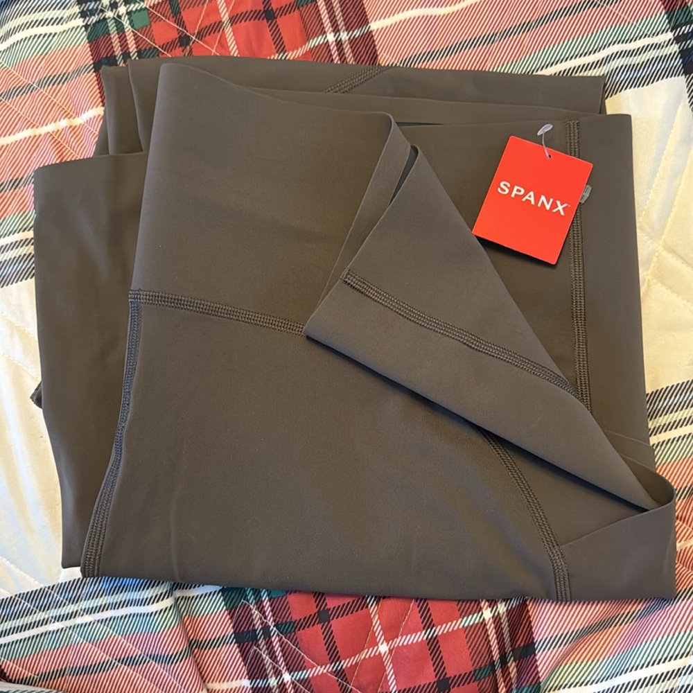 NWT Spanx knockout leggings (color Bark) 3X - Picture 3 of 3